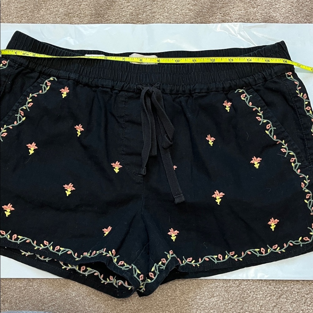 LOFT Outlet LINEN & COTTON Black Embroidered Floral Shorts Size Medium POCKETS - Picture 5 of 7